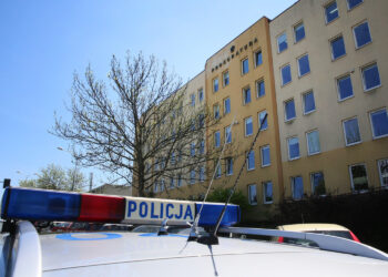 Mężczyzna wyskoczył z okna prokuratury przy ulicy Sandomierskiej w Kielcach / Piotr Michalski / Radio Kielce