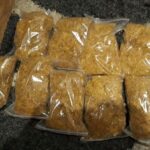 Kieleccy policjanci zatrzymali dwie osoby podejrzane o handel narkotykami. Zabezpieczyli także m.in. 50 litrów spirytusu i nielegalny tytoń / świętokrzyska policja