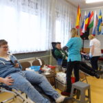 Uczniowie Zespołu Szkół Ponadgimnazjalnych nr 1 im. ks. St. Konarskiego w Jędrzejowie oddawali krew, by pomóc swojemu choremu koledze / Ewa Pociejowska-Gawęda / Radio Kielce