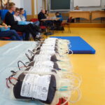 Uczniowie Zespołu Szkół Ponadgimnazjalnych nr 1 im. ks. St. Konarskiego w Jędrzejowie oddawali krew, by pomóc swojemu choremu koledze / Ewa Pociejowska-Gawęda / Radio Kielce