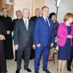 Spotkanie opłatkowe PiS. Od lewej: biskup senior diecezji sandomierskiej  Edward Frankowski, poseł Krzysztof Lipiec, poseł Marek Kwitek, poseł Anna Krupka, senator Jarosław Rusiecki, wicewojewoda świętokrzyski Andrzej Bętkowski / Grażyna Szlęzak-Wójcik / Radio Kielce