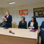 Spotkanie poseł PiS Anny Krupki z mieszkańcami powiatu jędrzejowskiego ws. ratowania oddziału pediatrycznego szpitala w Jędrzejowie / Ewa Pociejowska-Gawęda / Radio Kielce