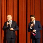 Kielce. Premiera filmu "Czesław Kaczmarek. Biskup Niezłomny" w kinie Moskwa. Na zdjęciu: Rafał Nowak - dyrektor Wzgórza Zamkowego w Kielcach oraz Sławomir Mazur - reżyser filmu / Katarzyna Prędotka / Radio Kielce