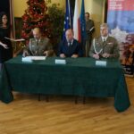 Kielce. Nominacja Jarosława Molisaka na szefa Wojewódzkiego Sztabu Wojskowego. Na zdjęciu: Wiesław Loch (z lewej), Jarosław Molisak (z prawej) / Marcin Różyc / Radio Kielce