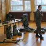 Saperzy z Centrum Przygotowań do Misji Zagranicznych na Bukówce prowadzili zajęcia w Szkole Podstawowej nr 34 w Kielcach / Marcin Różyc / Radio Kielce