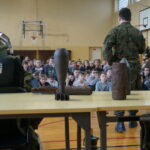 Saperzy z Centrum Przygotowań do Misji Zagranicznych na Bukówce prowadzili zajęcia w Szkole Podstawowej nr 34 w Kielcach / Marcin Różyc / Radio Kielce