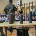 Saperzy z Centrum Przygotowań do Misji Zagranicznych na Bukówce prowadzili zajęcia w Szkole Podstawowej nr 34 w Kielcach / Marcin Różyc / Radio Kielce