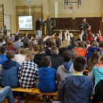 Saperzy z Centrum Przygotowań do Misji Zagranicznych na Bukówce prowadzili zajęcia w Szkole Podstawowej nr 34 w Kielcach / Marcin Różyc / Radio Kielce