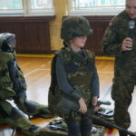 Saperzy z Centrum Przygotowań do Misji Zagranicznych na Bukówce prowadzili zajęcia w Szkole Podstawowej nr 34 w Kielcach / Marcin Różyc / Radio Kielce