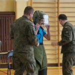 Saperzy z Centrum Przygotowań do Misji Zagranicznych na Bukówce prowadzili zajęcia w Szkole Podstawowej nr 34 w Kielcach / Marcin Różyc / Radio Kielce