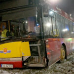 Kolizja autobusu z autem osobowym / Wiktor Dziarmaga / Radio Kielce