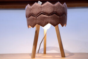 Ekspozycja „RETROspekcje”. Nie/Bo Design Kolekcja lamp Kukka stołowa „Grahamka” / Instytut Dizajnu