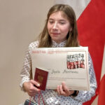 Agata Marchewka otrzymała tzw. „Pakiet Niepodległościowy” / Marcin Różyc / Radio Kielce