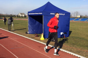 Testy wydolnościowe piłkarzy Korony Kielce na stadionie lekkoatletycznym / Rafał Szymczyk / Radio Kielce