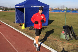 Testy wydolnościowe piłkarzy Korony Kielce na stadionie lekkoatletycznym / Rafał Szymczyk / Radio Kielce