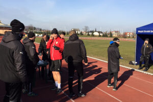 Testy wydolnościowe piłkarzy Korony Kielce na stadionie lekkoatletycznym / Rafał Szymczyk / Radio Kielce