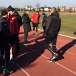 Testy wydolnościowe piłkarzy Korony Kielce na stadionie lekkoatletycznym / Rafał Szymczyk / Radio Kielce