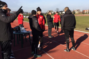 Testy wydolnościowe piłkarzy Korony Kielce na stadionie lekkoatletycznym / Rafał Szymczyk / Radio Kielce