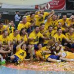 Piłkarze ręczni Vive Tauron Kielce świętują zdobycie Pucharu Polski / Krzysztof Bujnowicz / Radio Kielce