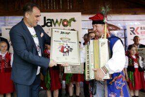 11.06.2017 Tokarnia. Jawor u źródeł kultury / Jarosław Kubalski / Radio Kielce