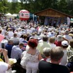 11.06.2017 Tokarnia. Jawor u źródeł kultury / Jarosław Kubalski / Radio Kielce