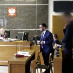 Rozprawa mężczyzn oskarżonych o oblanie pomnika w Rząbcu czerwoną farbą / Jarosław Kubalski / Radio Kielce