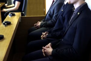 Rozprawa mężczyzn oskarżonych o oblanie pomnika w Rząbcu czerwoną farbą / Jarosław Kubalski / Radio Kielce