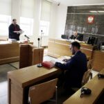 Rozprawa mężczyzn oskarżonych o oblanie pomnika w Rząbcu czerwoną farbą / Jarosław Kubalski / Radio Kielce