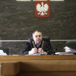 Rozprawa mężczyzn oskarżonych o oblanie pomnika w Rząbcu czerwoną farbą / Jarosław Kubalski / Radio Kielce