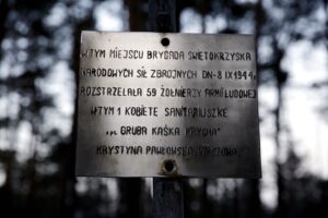 Pomnik oraz krzyż w Rząbcu w gminie Włoszczowa / Jarosław Kubalski / Radio Kielce