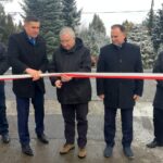 Otwarcie odcinka drogi krajowej numer 77. odcinek drogi krajowej numer 77. Od lewej: wiceprzewodniczący Rady Gminy Adam Smardz, wójt Obrazowa Krzysztof Tworek, poseł PiS Krzysztof Lipiec, poseł PiS Marek Kwitek, zastępca dyrektora kieleckiego oddziału GDDKiA Tomasz Mączyński / Grażyna Szlęzak-Wójcik / Radio Kielce