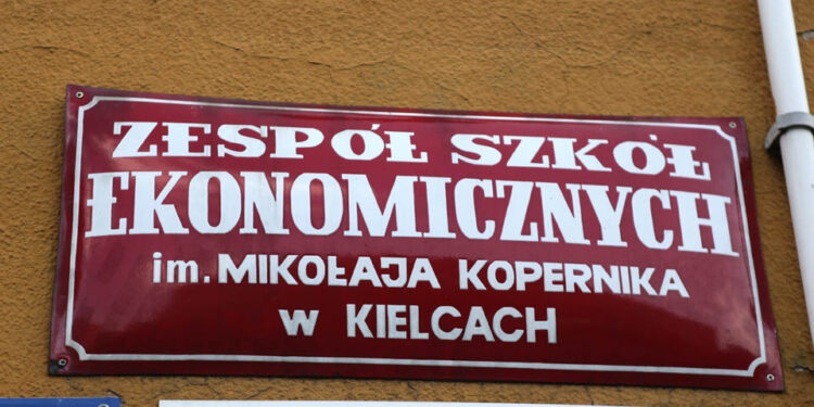 Liceum Ekonomiczne im. Mikołaja Kopernika / Wojciech Habdas / Radio Kielce