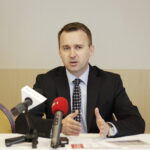 19.04.2017 Kielce. Poseł Michał Cieślak podczas konferencji prasowej / Jarosław Kubalski / Radio Kielce