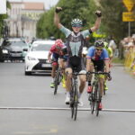 04.06.2017 Końskie. Wyścig kolarski Szlakiem Walk Majora "Hubala". Etap wygrał Tom Steward. / Jarosław Kubalski / Radio Kielce
