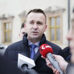 04.12.2017 Kielce. Konferencja Młodej Prawicy przed Pałacem Biskupów. Poseł Michał Cieślak / Jarosław Kubalski / Radio Kielce