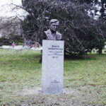 05.01.2017 Kielce. Popiersie fotografika Pawła Pierścińskiego w Alei Sław XX Wieku na skwerze Szarych Szeregów / Jarosław Kubalski / Radio Kielce