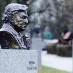 05.01.2017 Kielce. Popiersie fotografika Pawła Pierścińskiego w Alei Sław XX Wieku na skwerze Szarych Szeregów / Jarosław Kubalski / Radio Kielce