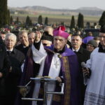 02.01.2018 Łagów. Pogrzeb księdza kanonika Jerzego Beksińskiego. Biskup Krzysztof Nitkiewicz / Jarosław Kubalski / Radio Kielce