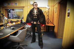 04.02.2018 Kielce. Polski Elvis Presley czyli Marcin Życzyński w Radiu Kielce / Jarosław Kubalski / Radio Kielce