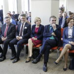 05.01.2018 Kielce. Opłatek u "Solidarności". Kombatant Daniel Nowakowski, poseł Andrzej Kryj, senator Krzysztof Słoń, poseł Anna Krupka, prezydent Wojciech Lubawski i wojewoda Agata Wojtyszek / Jarosław Kubalski / Radio Kielce