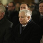 Jarosław Kaczyński odwiedził Starachowice. Prezes PiS wziął udział w mszy świętej w przededniu 5. rocznicy śmierci swojej matki Jadwigi Kaczyńskiej. Nabożeństwo odbyło się w kościele pod wezwaniem Wszystkich Świętych / Jarosław Kubalski / Radio Kielce
