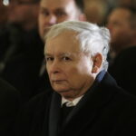 Jarosław Kaczyński odwiedził Starachowice. Prezes PiS wziął udział w mszy świętej w przededniu 5. rocznicy śmierci swojej matki Jadwigi Kaczyńskiej. Nabożeństwo odbyło się w kościele pod wezwaniem Wszystkich Świętych / Jarosław Kubalski / Radio Kielce