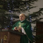 Jarosław Kaczyński odwiedził Starachowice. Prezes PiS wziął udział w mszy świętej w przededniu 5. rocznicy śmierci swojej matki Jadwigi Kaczyńskiej. Nabożeństwo odbyło się w kościele pod wezwaniem Wszystkich Świętych / Jarosław Kubalski / Radio Kielce