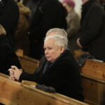 Jarosław Kaczyński odwiedził Starachowice. Prezes PiS wziął udział w mszy świętej w przededniu 5. rocznicy śmierci swojej matki Jadwigi Kaczyńskiej. Nabożeństwo odbyło się w kościele pod wezwaniem Wszystkich Świętych / Jarosław Kubalski / Radio Kielce