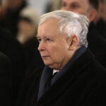 Jarosław Kaczyński odwiedził Starachowice. Prezes PiS wziął udział w mszy świętej w przededniu 5. rocznicy śmierci swojej matki Jadwigi Kaczyńskiej. Nabożeństwo odbyło się w kościele pod wezwaniem Wszystkich Świętych / Jarosław Kubalski / Radio Kielce