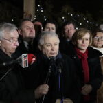 Jarosław Kaczyński odwiedził Starachowice. Prezes PiS wziął udział w mszy świętej w przededniu 5. rocznicy śmierci swojej matki Jadwigi Kaczyńskiej. Nabożeństwo odbyło się w kościele pod wezwaniem Wszystkich Świętych / Jarosław Kubalski / Radio Kielce