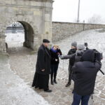 Spotkanie na Świętym Krzyżu. Anna Krupka, poseł PiS i o. Zygfryd Wiecha, suerior klasztoru / Jarosław Kubalski / Radio Kielce