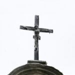 Święty Krzyż w zimowej scenerii / Jarosław Kubalski / Radio Kielce