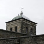 Święty Krzyż w zimowej scenerii / Jarosław Kubalski / Radio Kielce