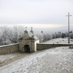 Święty Krzyż w zimowej scenerii / Jarosław Kubalski / Radio Kielce